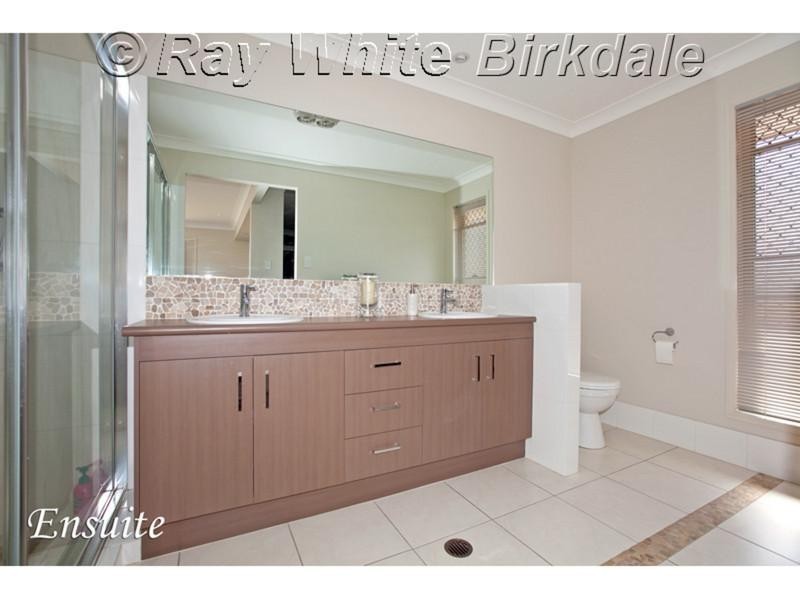 2 Kelby Close, Redland Bay QLD 4165