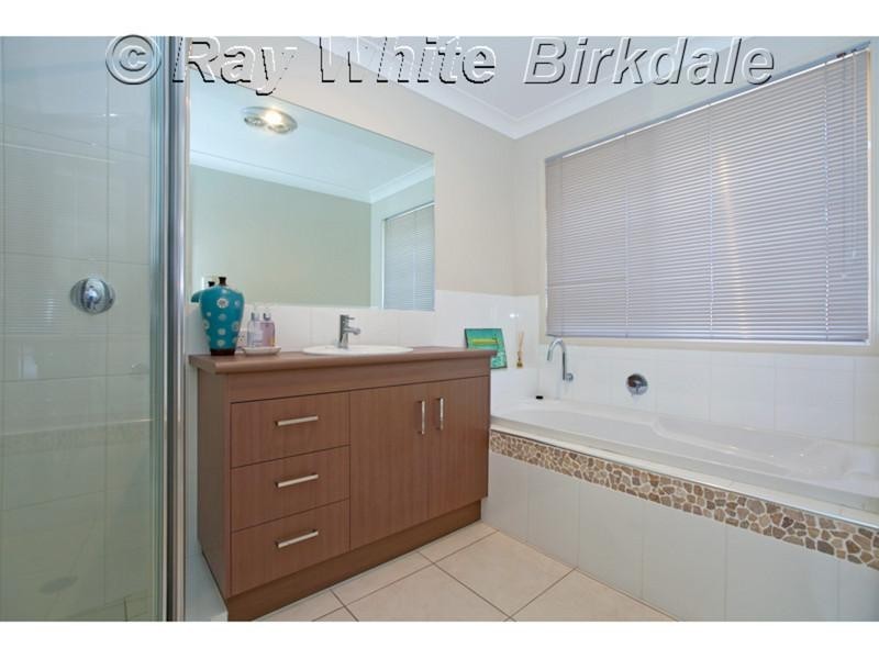 2 Kelby Close, Redland Bay QLD 4165