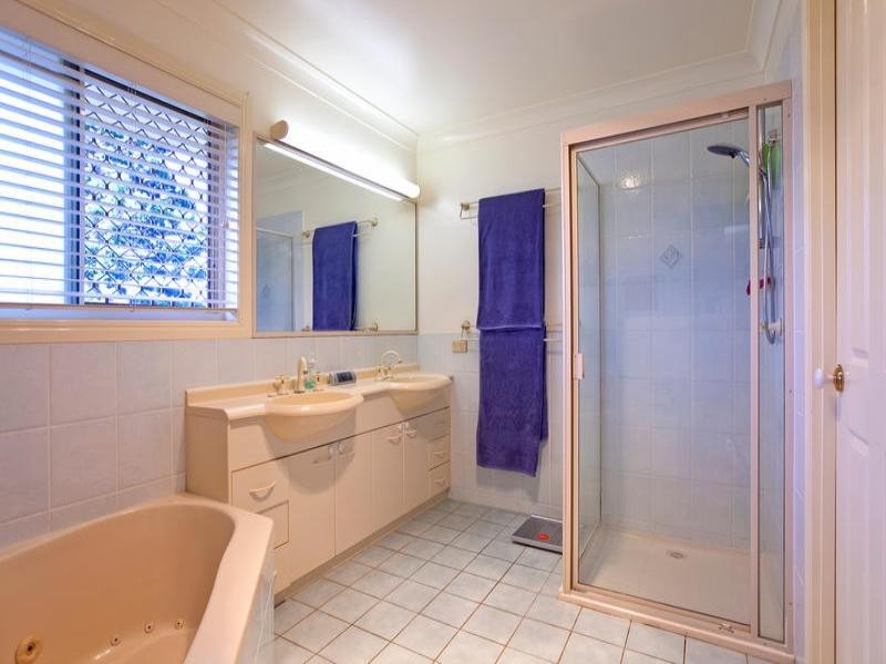 87 Creek Road, Birkdale QLD 4159