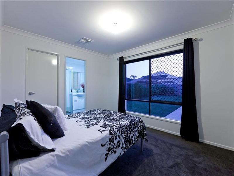 17 Paperbark Place, Wakerley QLD 4154