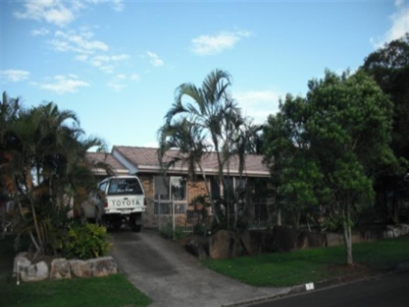 1 Almond Street, Birkdale QLD 4159