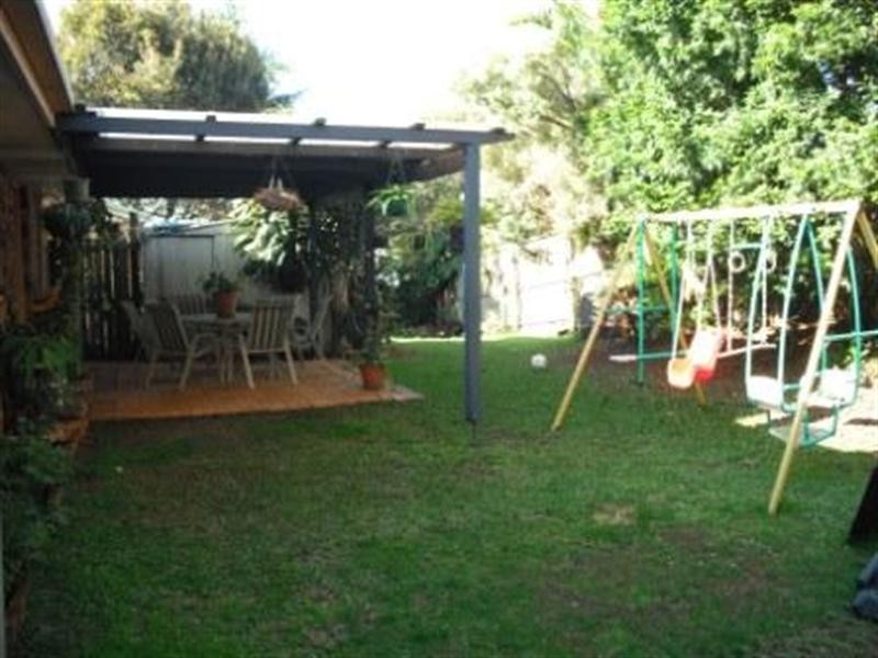 1 Almond Street, Birkdale QLD 4159