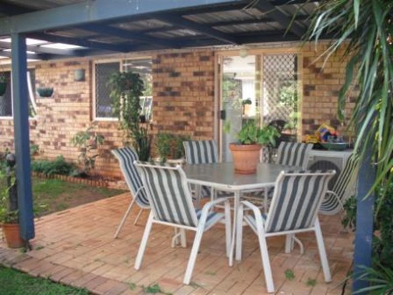 1 Almond Street, Birkdale QLD 4159