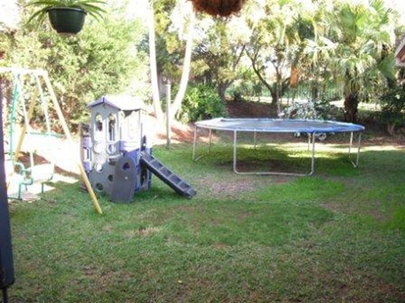 1 Almond Street, Birkdale QLD 4159