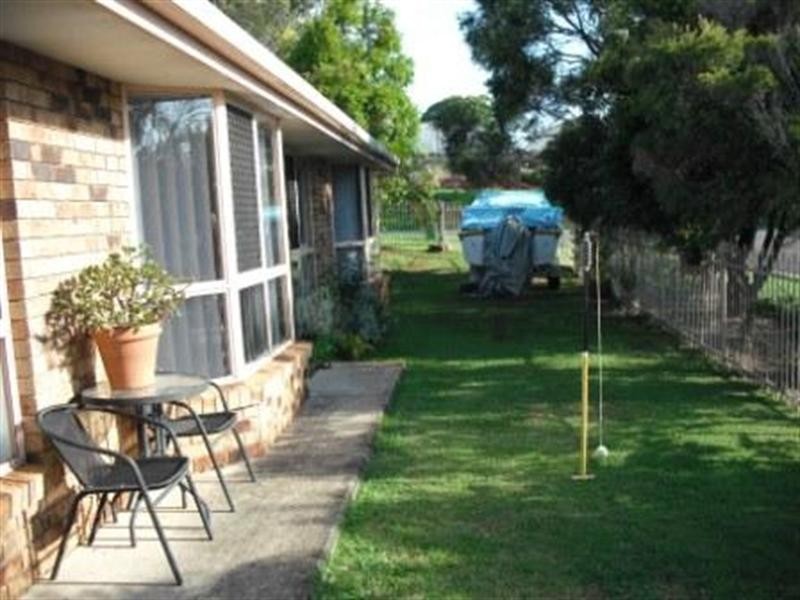 1 Almond Street, Birkdale QLD 4159