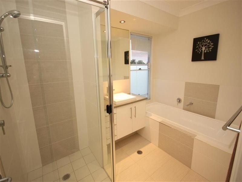 3 Amalia Street, Birkdale QLD 4159