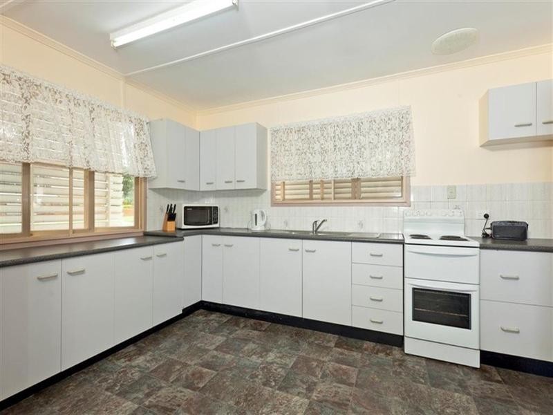 6 Hellyer Street, Wynnum West QLD 4178