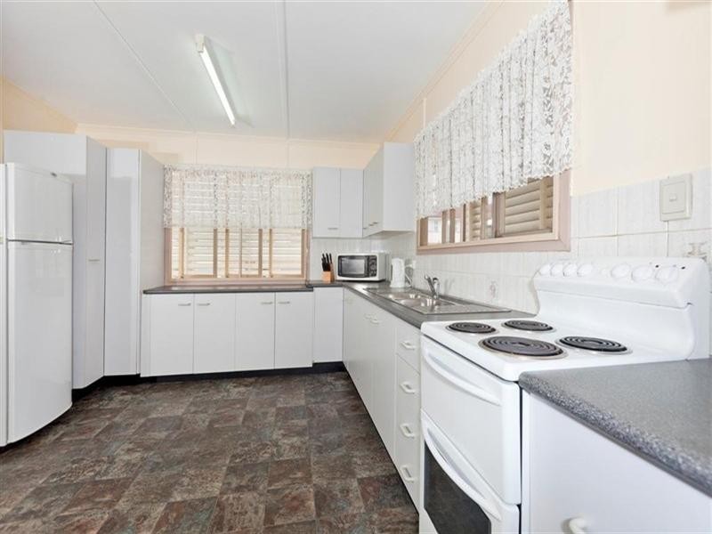 6 Hellyer Street, Wynnum West QLD 4178