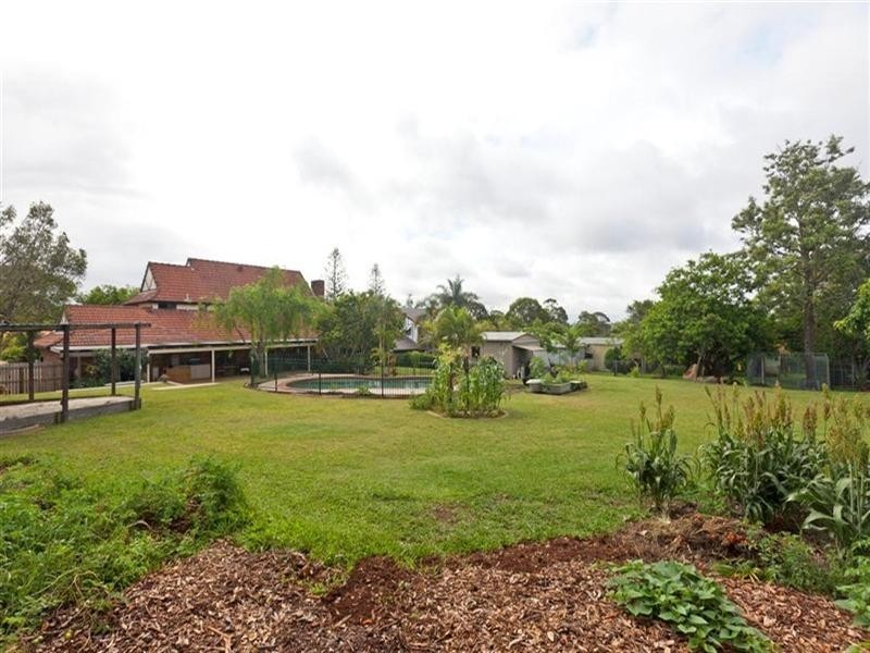 89 Whitehall Avenue, Birkdale QLD 4159