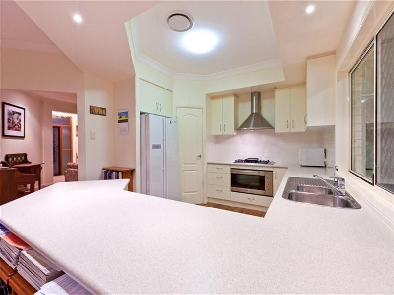 3 Pitman Place, Redland Bay QLD 4165