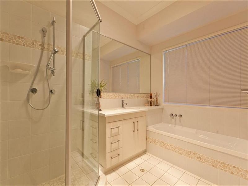 24 Haig Road, Birkdale QLD 4159