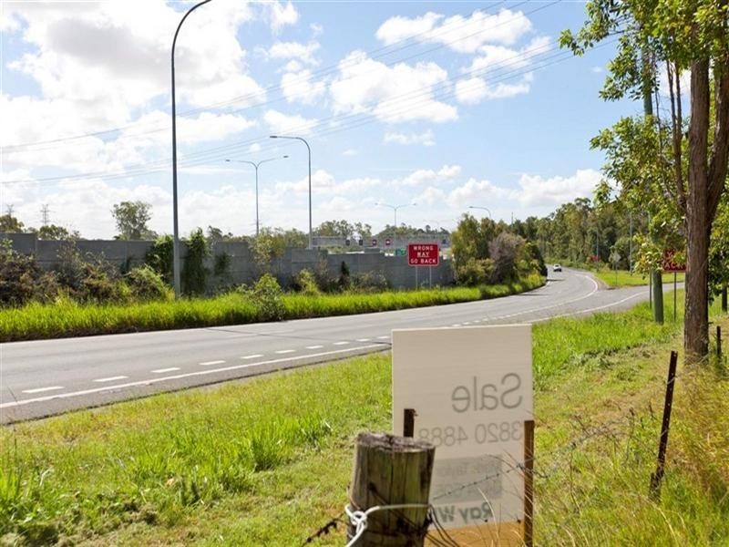 8 London Road, Belmont QLD 4153