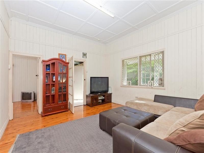 8 London Road, Belmont QLD 4153