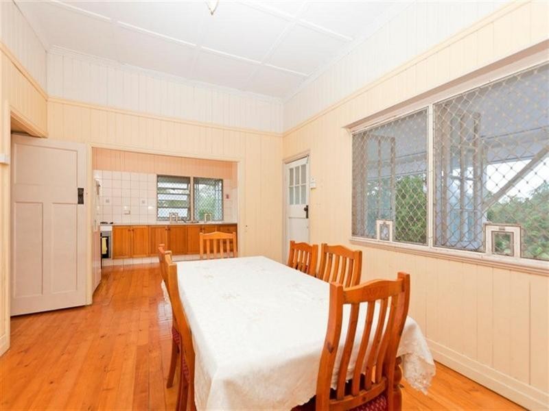 8 London Road, Belmont QLD 4153
