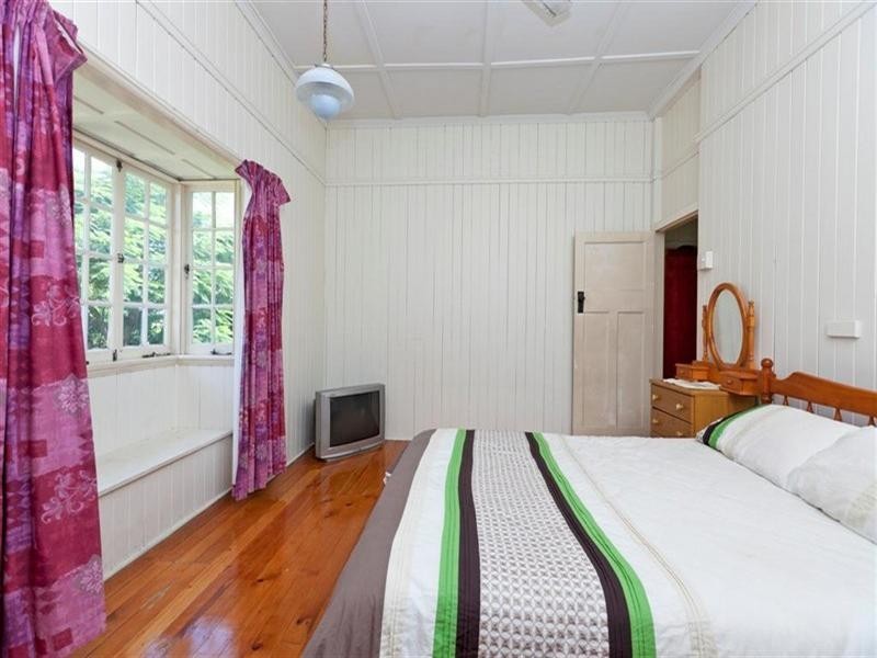 8 London Road, Belmont QLD 4153