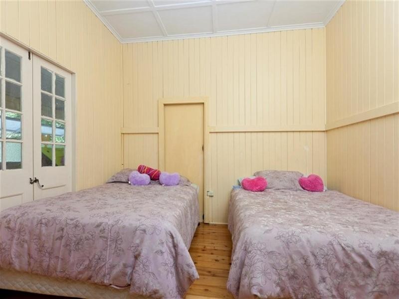 8 London Road, Belmont QLD 4153