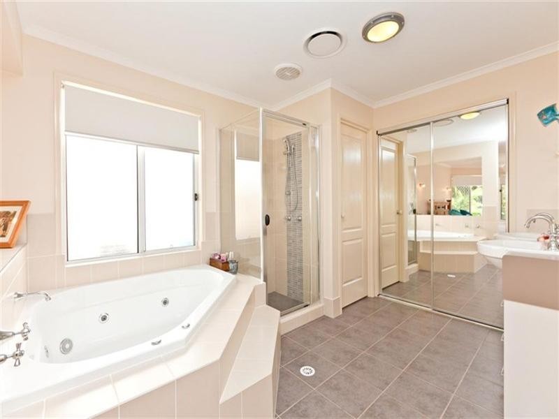 50 Sunningdale Drive, Redland Bay QLD 4165