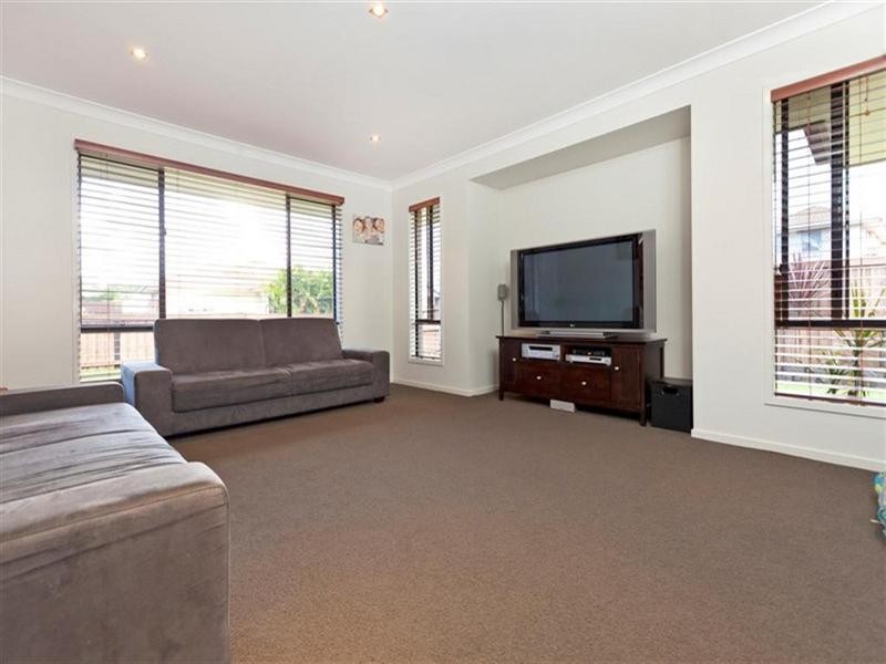 3 Indigo Street, Redland Bay QLD 4165