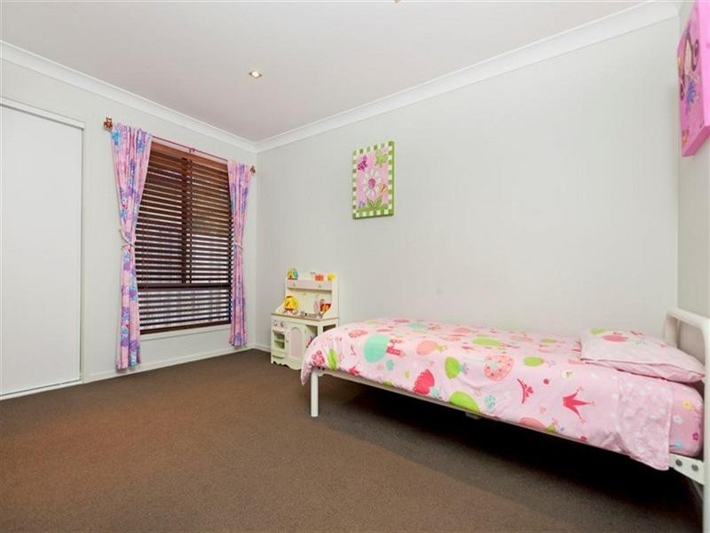 3 Indigo Street, Redland Bay QLD 4165