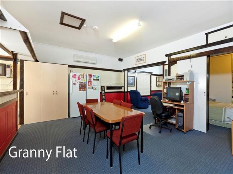 21 Makaha Drive, Birkdale QLD 4159