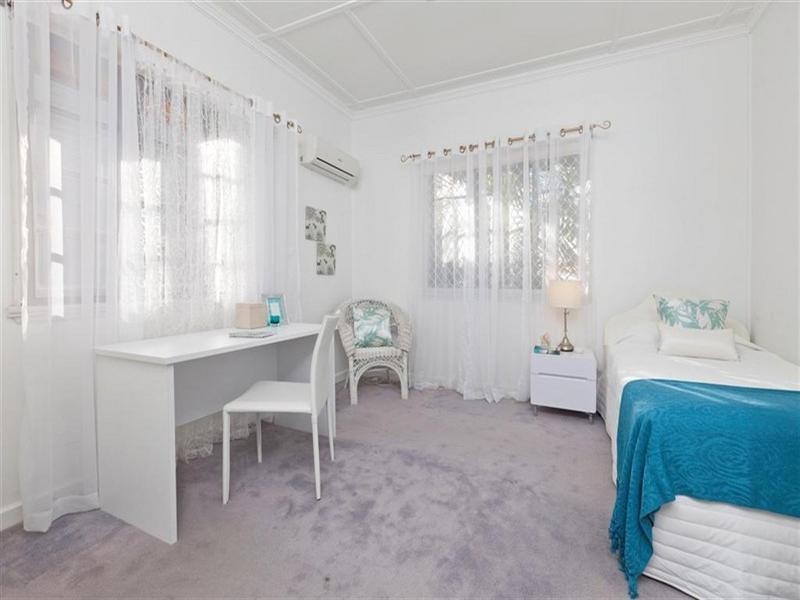 30 Carnation Street, Wynnum QLD 4178