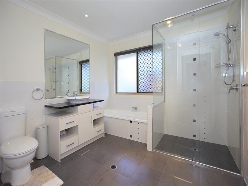 15 Claremont Street, Birkdale QLD 4159