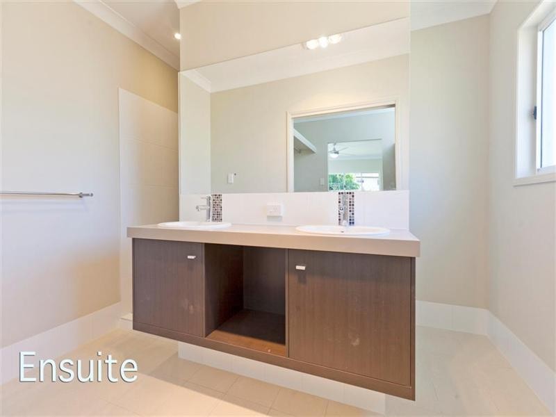 4 Anhs Place, Wellington Point QLD 4160