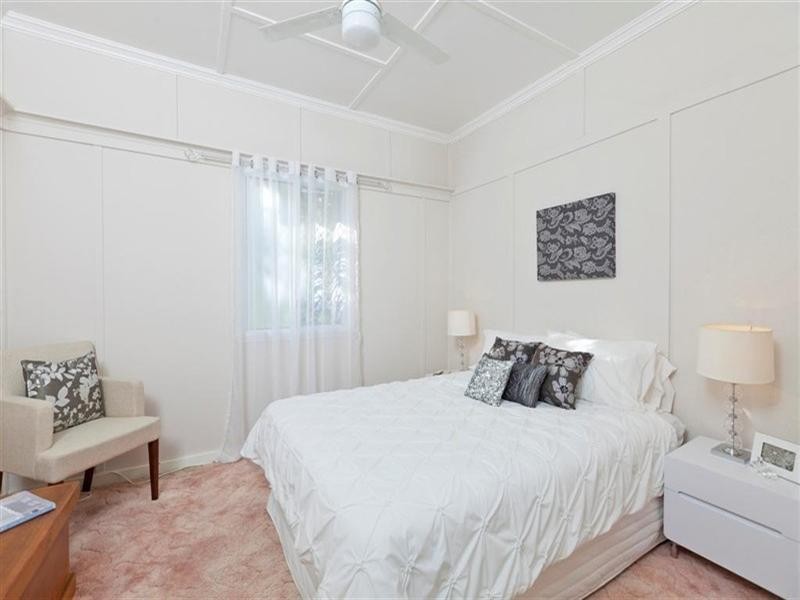 30 CARNATION Street, Wynnum QLD 4178