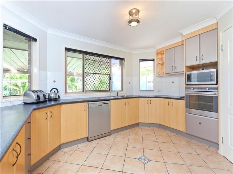 24 Farnham Street, Wellington Point QLD 4160