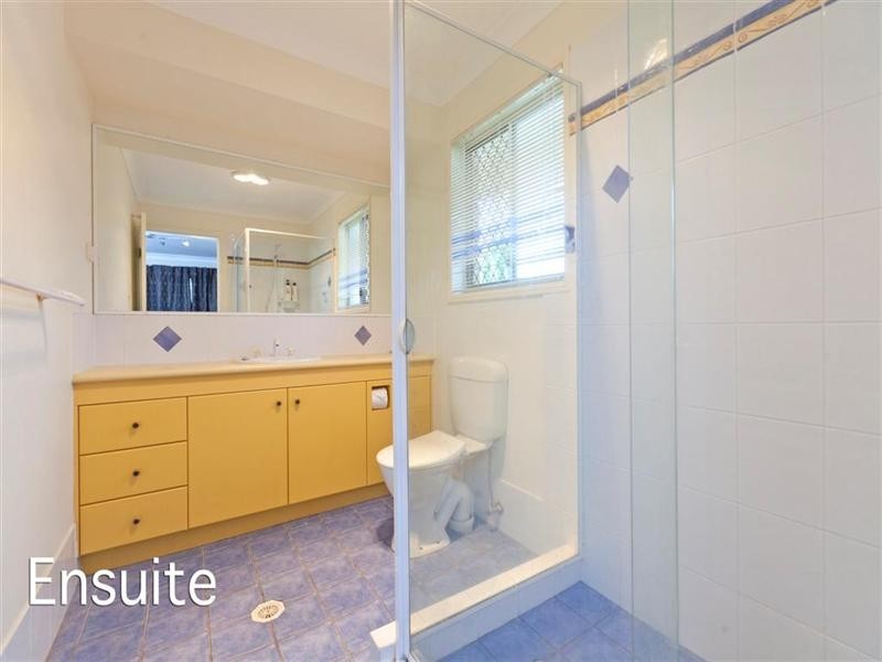 24 Farnham Street, Wellington Point QLD 4160