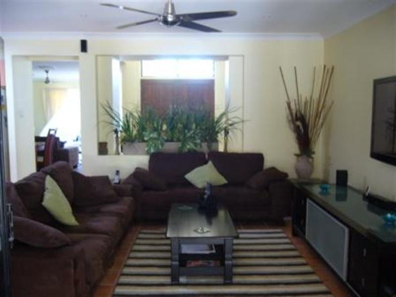 11 OAKLAND Avenue, Redland Bay QLD 4165