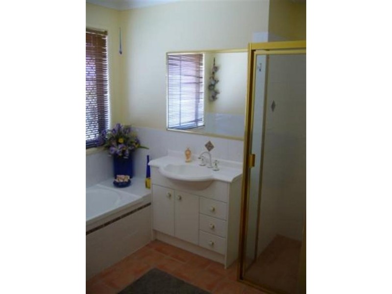 11 OAKLAND Avenue, Redland Bay QLD 4165