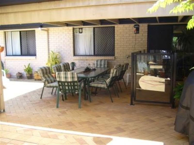 11 OAKLAND Avenue, Redland Bay QLD 4165