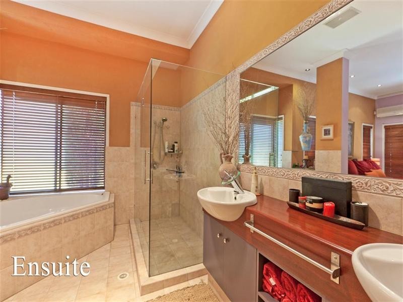 25 Oak Place, Mackenzie QLD 4156