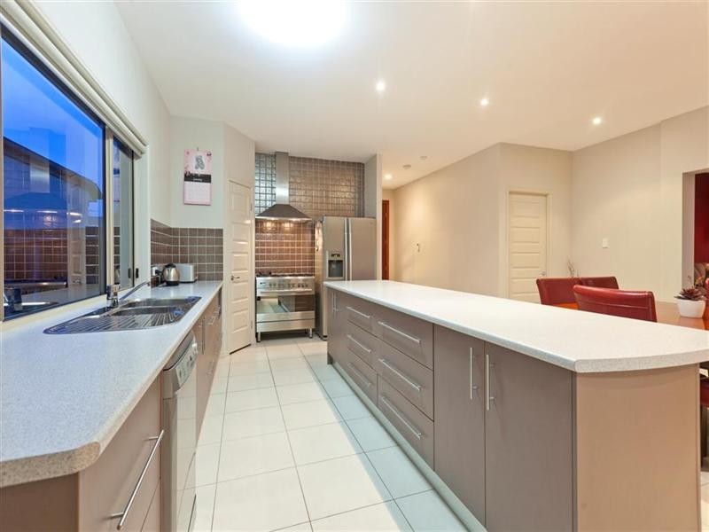 4 Indigo Street, Redland Bay QLD 4165