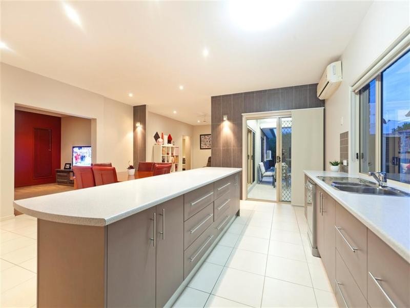 4 Indigo Street, Redland Bay QLD 4165