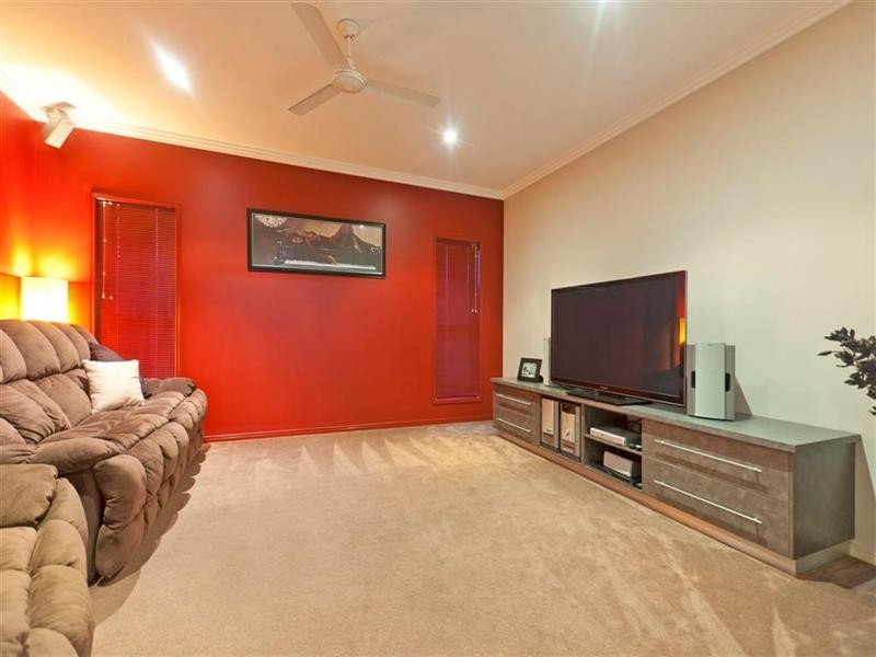 4 Indigo Street, Redland Bay QLD 4165