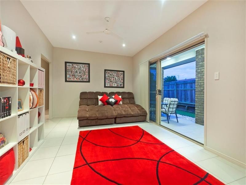 4 Indigo Street, Redland Bay QLD 4165