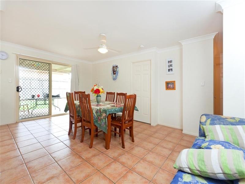 8 Friend Street, Wakerley QLD 4154