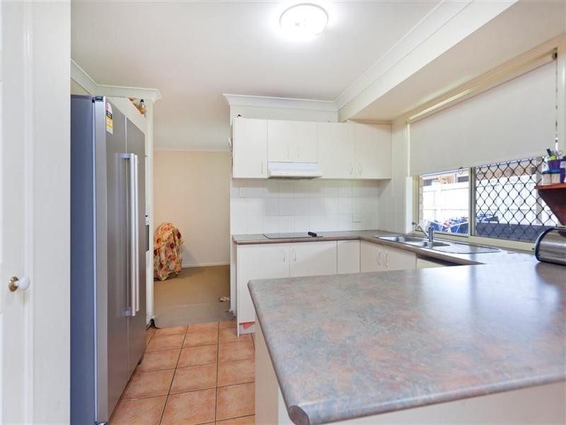 8 Friend Street, Wakerley QLD 4154