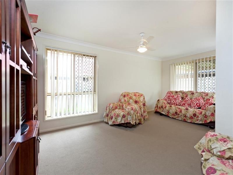 8 Friend Street, Wakerley QLD 4154