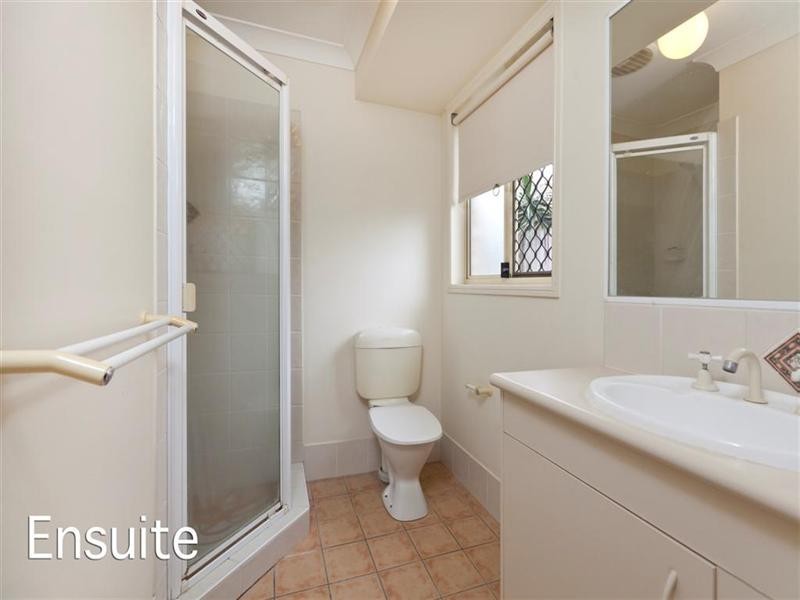 8 Friend Street, Wakerley QLD 4154