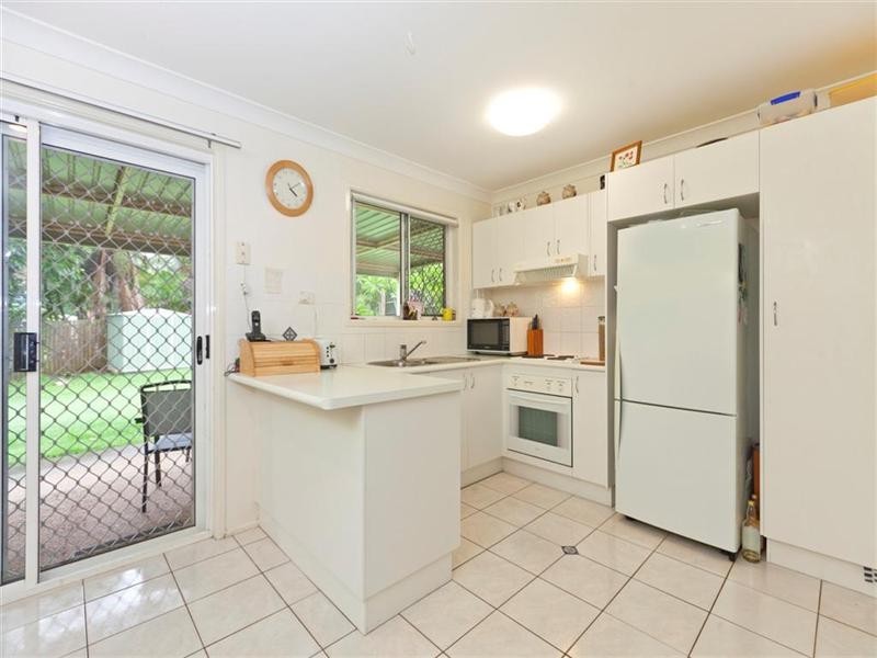 33 Sunshine Drive, Cleveland QLD 4163