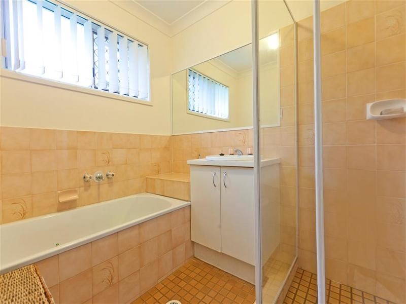 33 Sunshine Drive, Cleveland QLD 4163