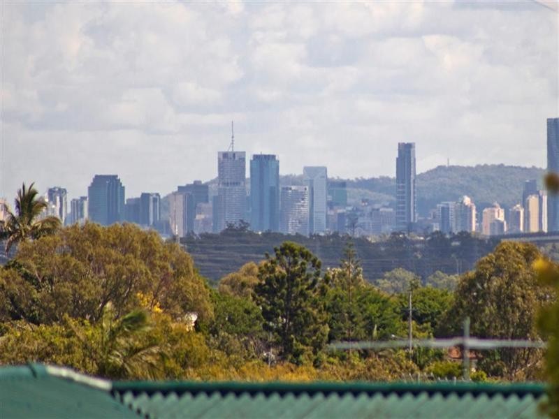 43 Banoon Drive, Wynnum QLD 4178