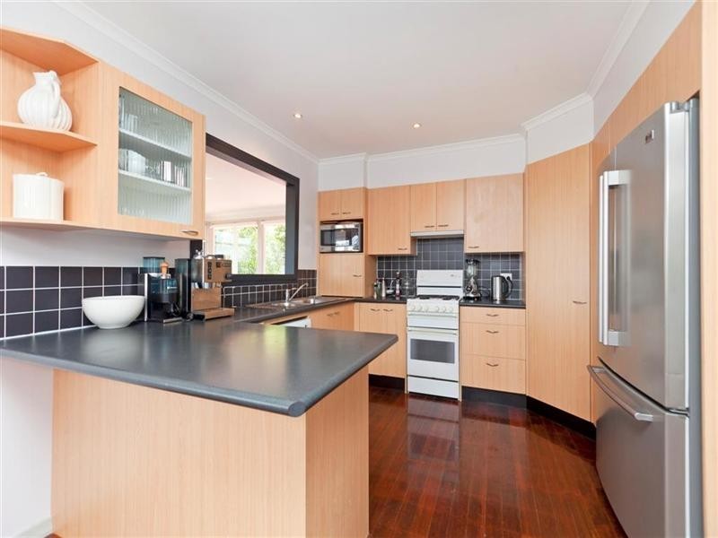 43 Banoon Drive, Wynnum QLD 4178