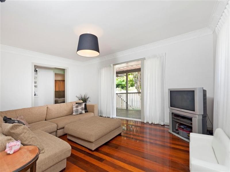 43 Banoon Drive, Wynnum QLD 4178