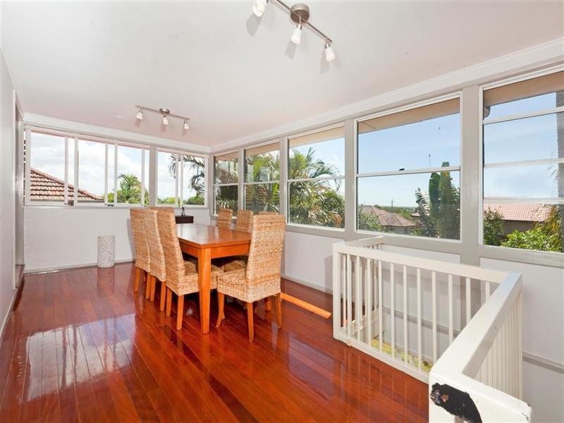 43 Banoon Drive, Wynnum QLD 4178