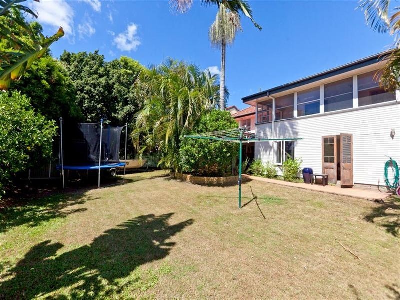 43 Banoon Drive, Wynnum QLD 4178