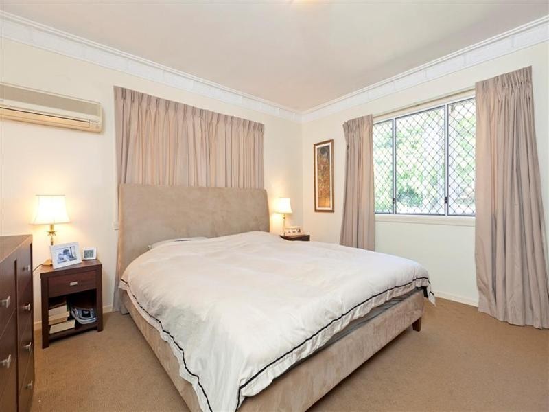 43 Banoon Drive, Wynnum QLD 4178